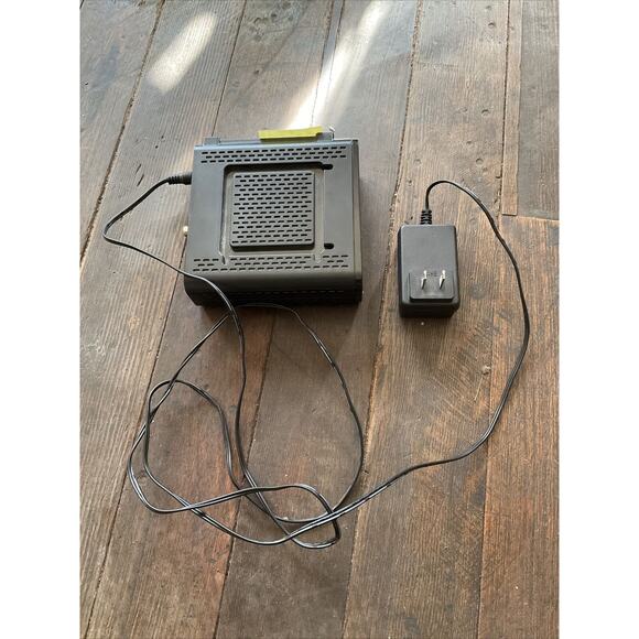 ARRIS SURFboard Model SB6121 DOCSIS Cable Modem +12VDC Works - Picture 1 of 10